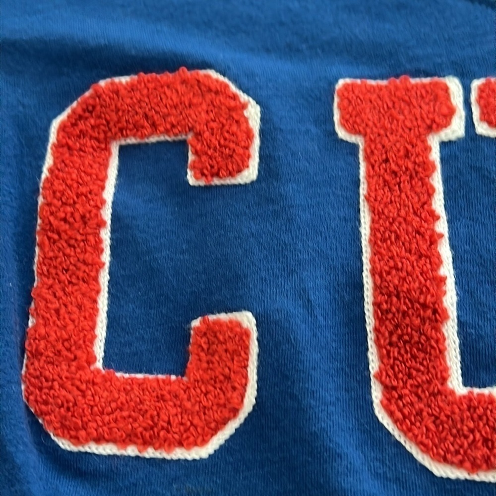 CHICAGO CUBS fan shirt. V-neck. Size medium.  Excellent condition - Picture 5 of 8